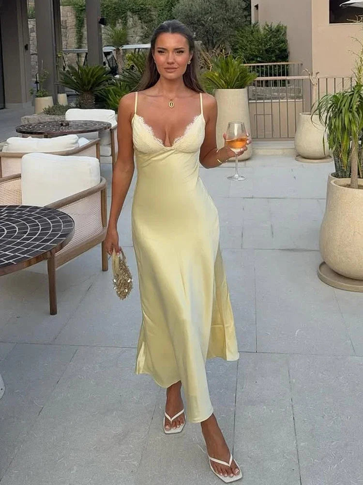 Vestido de alças feminino, sem manga.