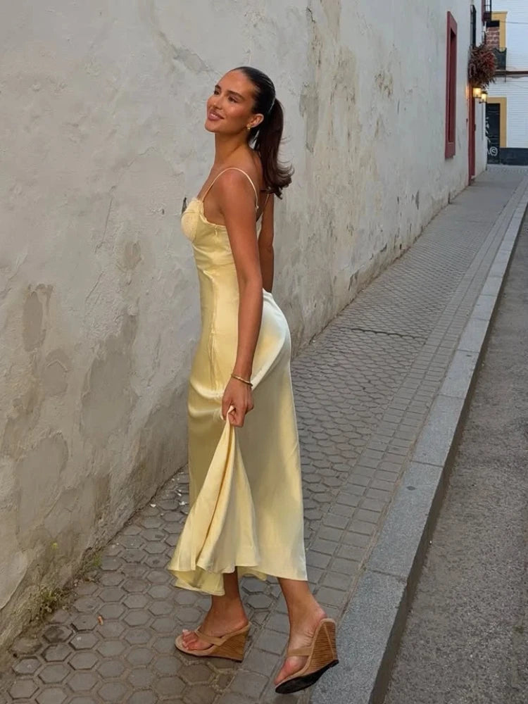 Vestido de alças feminino, sem manga.